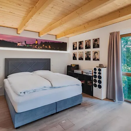 Clamlive 山林小屋 *