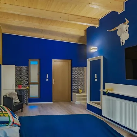 Clamlive 山林小屋 *