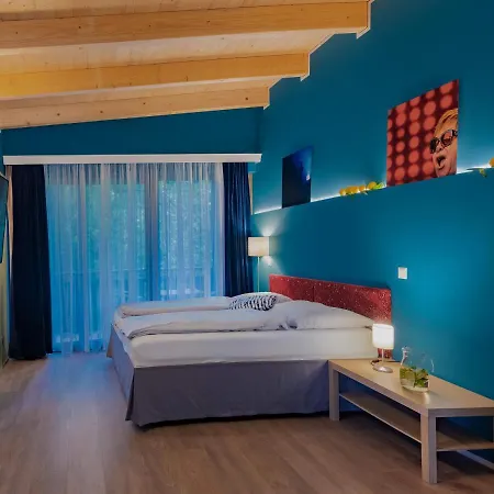 Clamlive 山林小屋