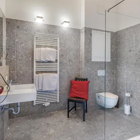 Clamlive 山林小屋 *